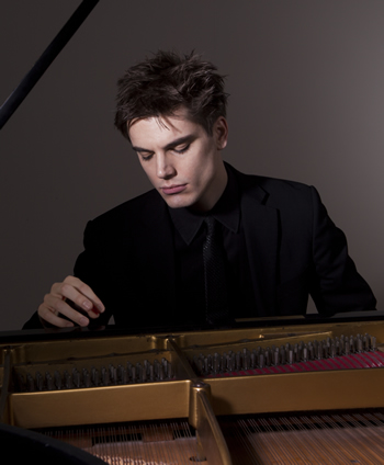 <p>
	Andrew Tyson: A Pianist of Ever-Deepening Artistry</p>
